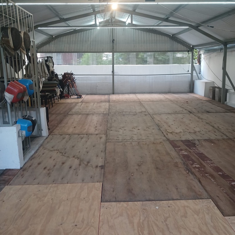 Equipamiento y caretas de esgrima