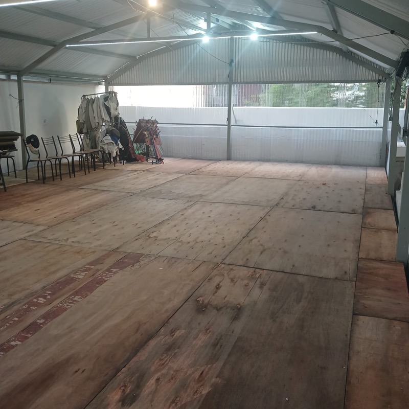 Sala con indumentaria y equipamiento